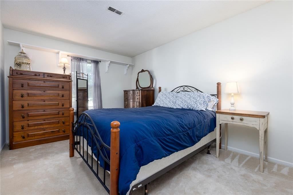 Photo 19 of 37 - 10804 Glenwood Street, Overland Park, KS 66211