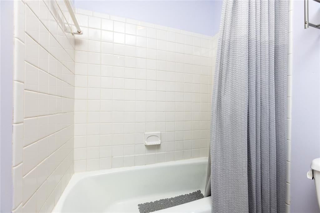 Photo 21 of 37 - 10804 Glenwood Street, Overland Park, KS 66211