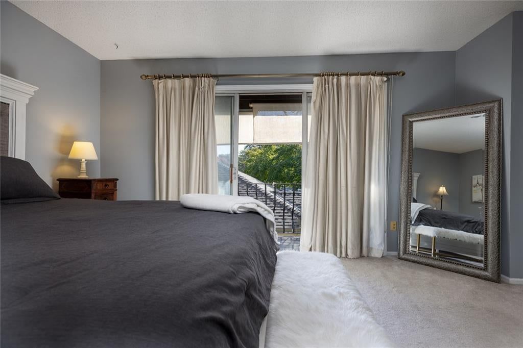 Photo 22 of 37 - 10804 Glenwood Street, Overland Park, KS 66211