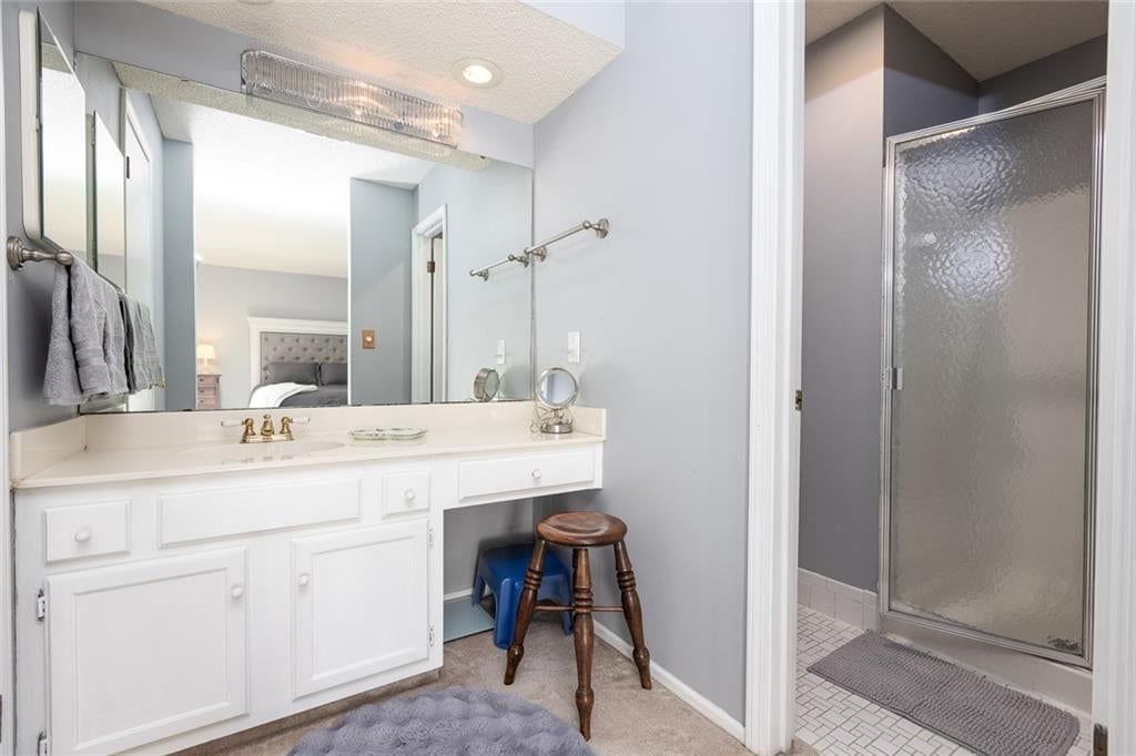 Photo 25 of 37 - 10804 Glenwood Street, Overland Park, KS 66211