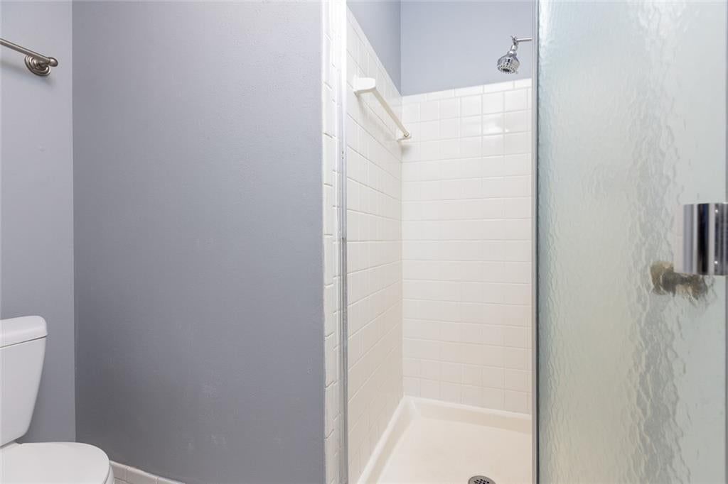 Photo 26 of 37 - 10804 Glenwood Street, Overland Park, KS 66211