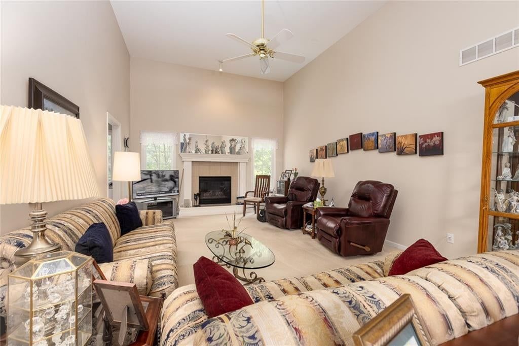 Photo 6 of 33 - 4304 NE 73rd Street, Kansas City, MO 64158