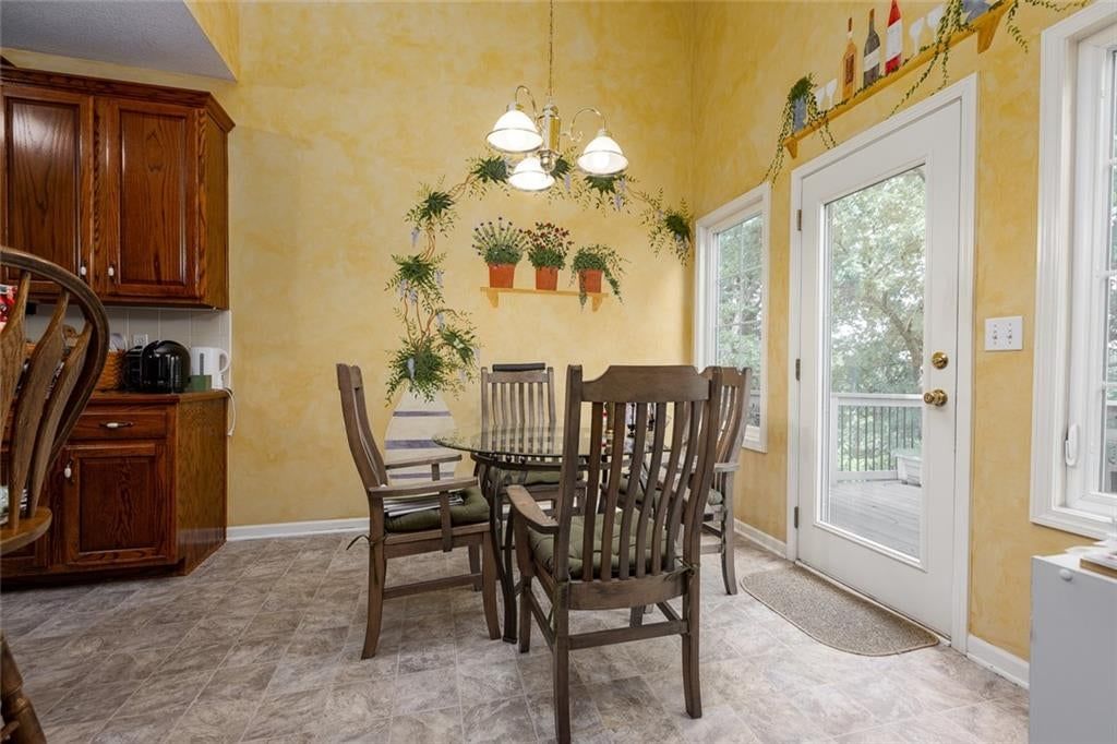 Photo 8 of 33, 4304 NE 73rd Street, Kansas City, MO 64158