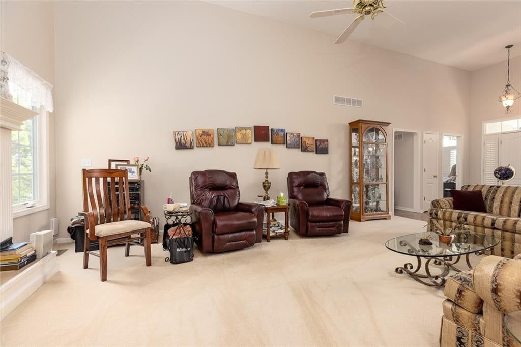 Photo 9 of 33 - 4304 NE 73rd Street, Kansas City, MO 64158