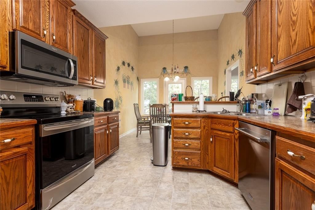 Photo 11 of 33, 4304 NE 73rd Street, Kansas City, MO 64158