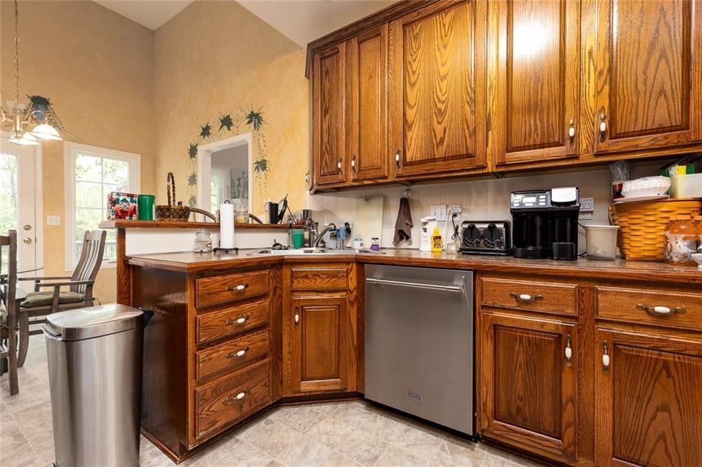Photo 12 of 33 - 4304 NE 73rd Street, Kansas City, MO 64158
