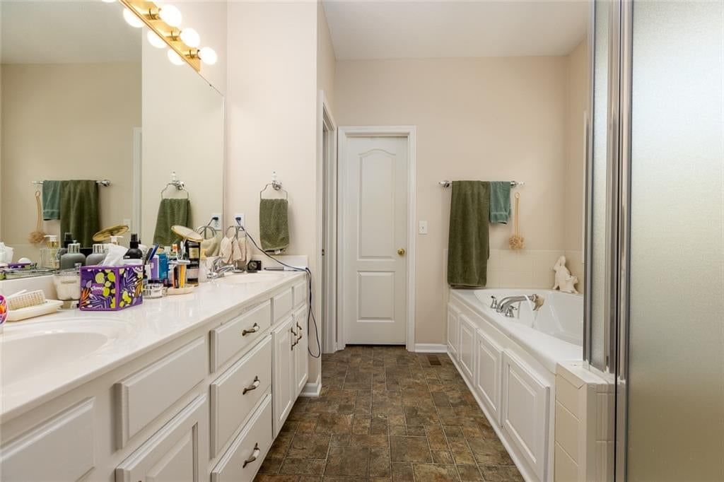 Photo 15 of 33, 4304 NE 73rd Street, Kansas City, MO 64158