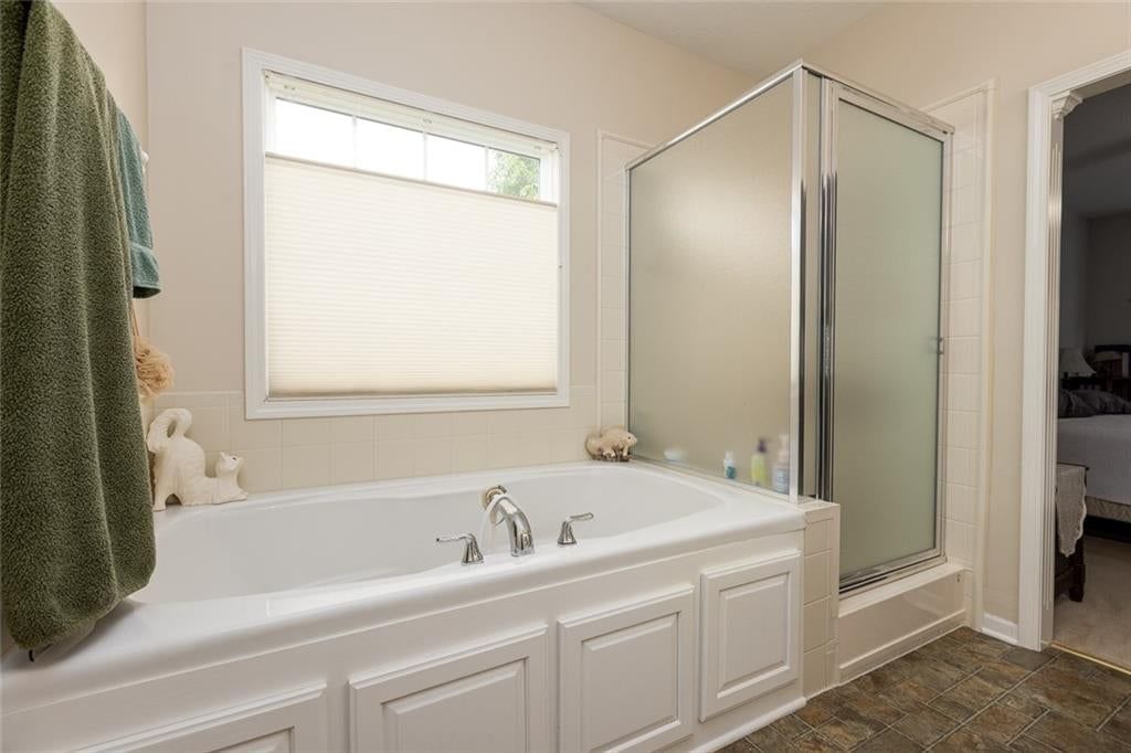 Photo 16 of 33 - 4304 NE 73rd Street, Kansas City, MO 64158