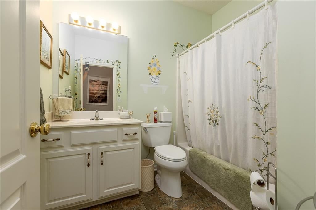 Photo 19 of 33 - 4304 NE 73rd Street, Kansas City, MO 64158