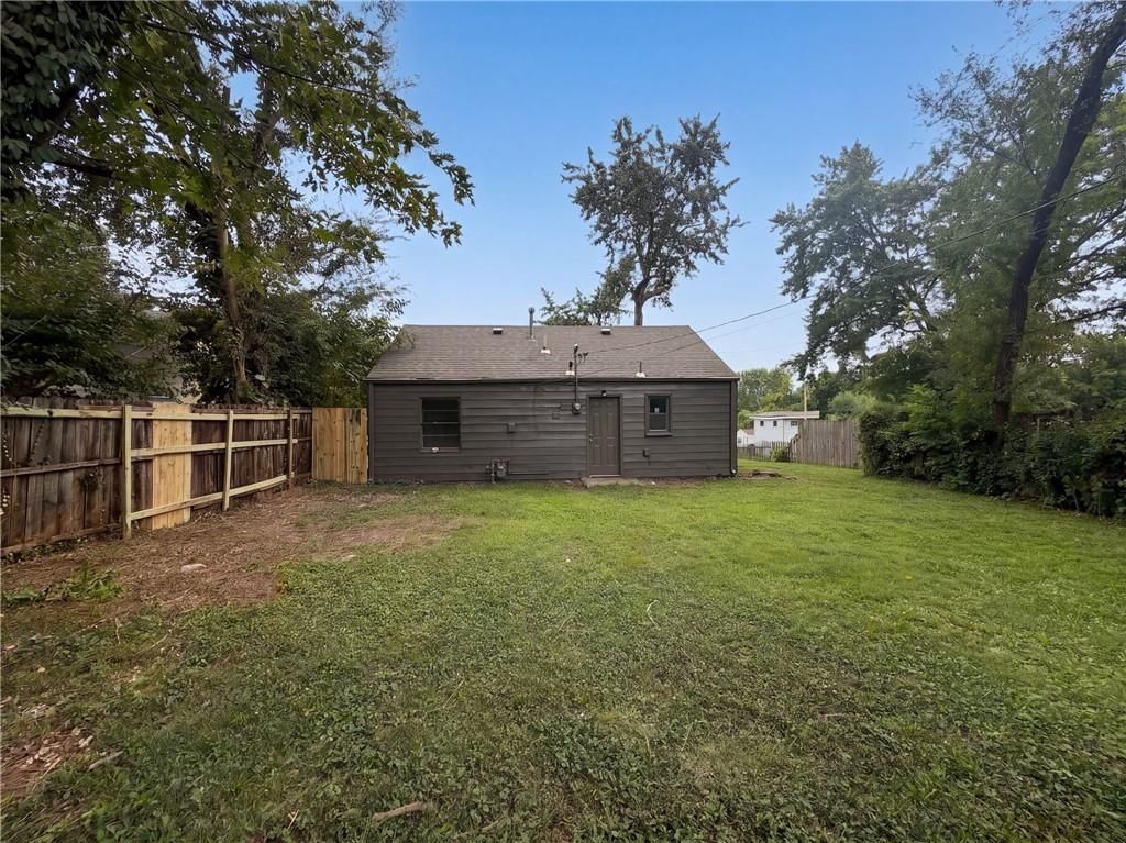 4770 Woodend Avenue — photo 5