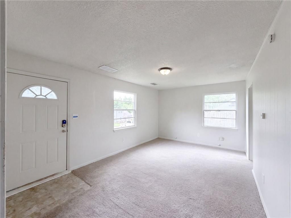 4770 Woodend Avenue — photo 6