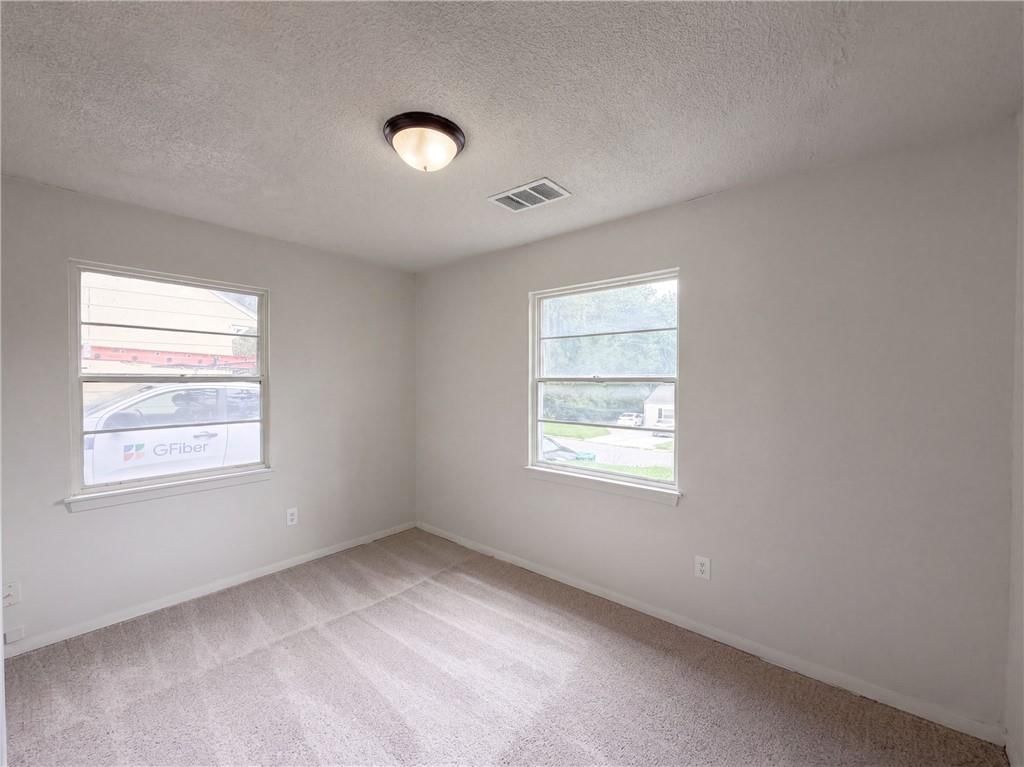 4770 Woodend Avenue — photo 7