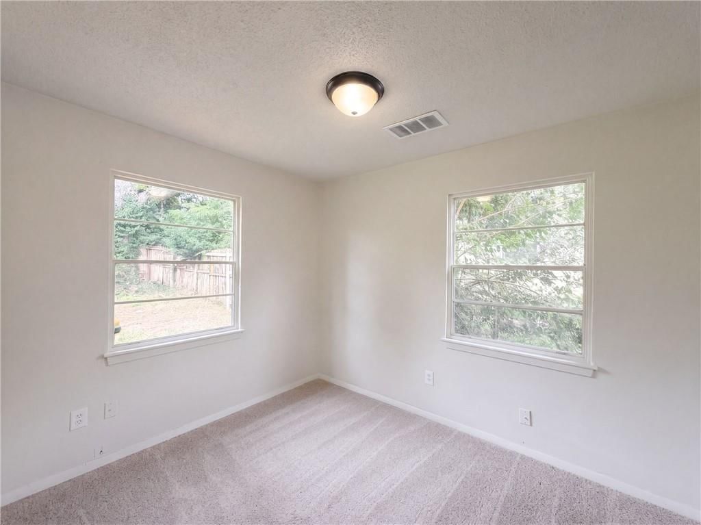 4770 Woodend Avenue — photo 9