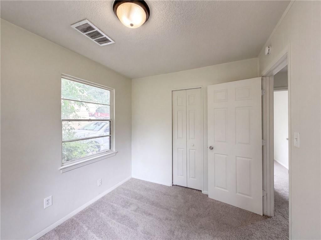 4770 Woodend Avenue — photo 10