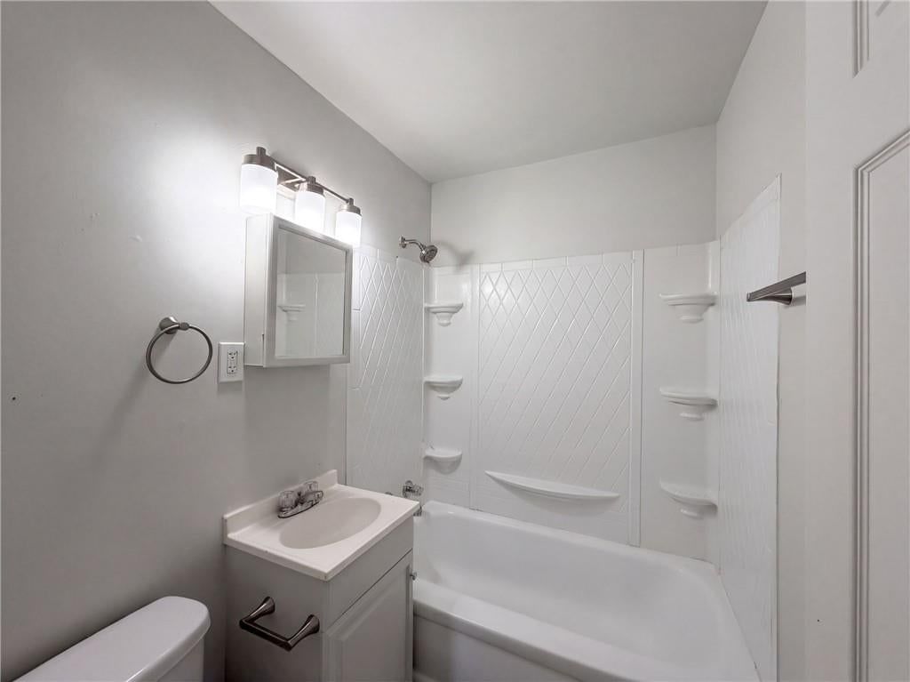 4770 Woodend Avenue — photo 12
