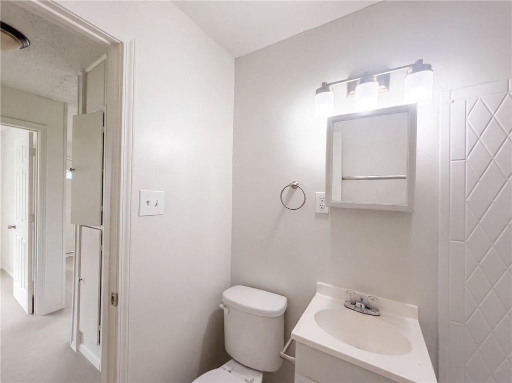 4770 Woodend Avenue — photo 13