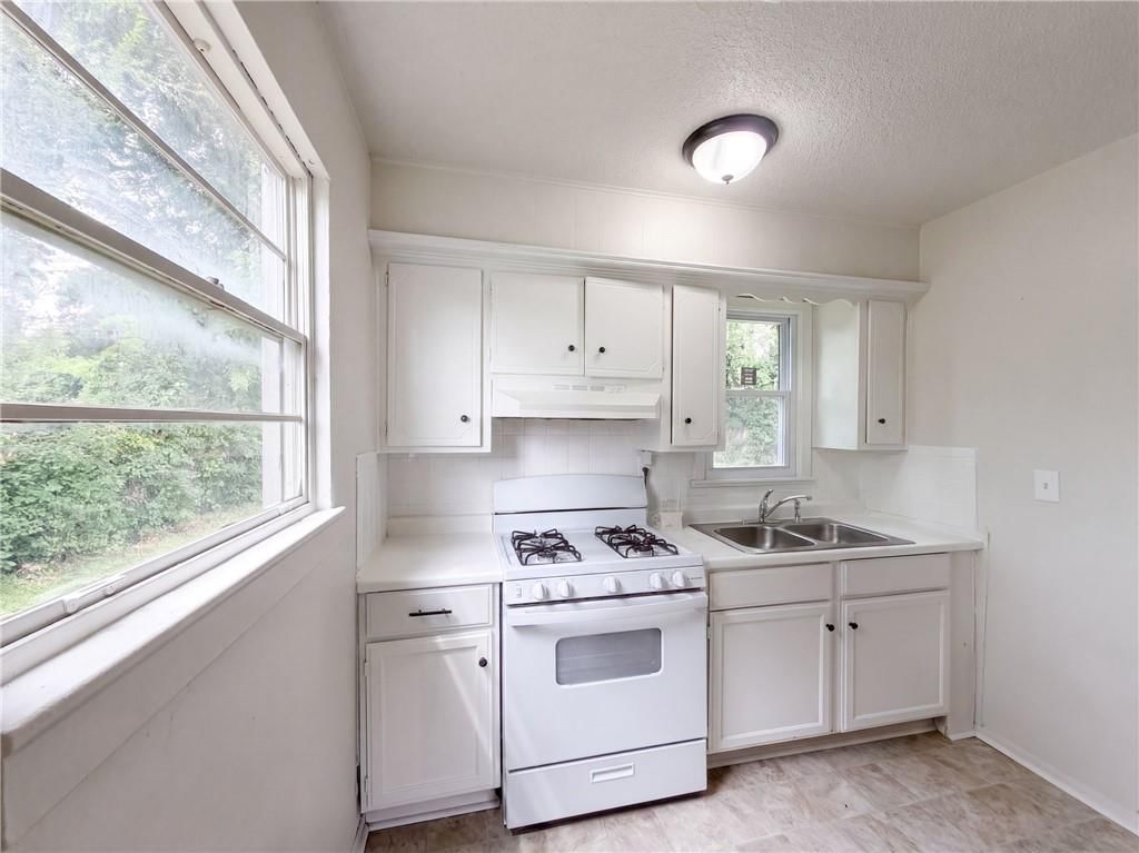 4770 Woodend Avenue — photo 15