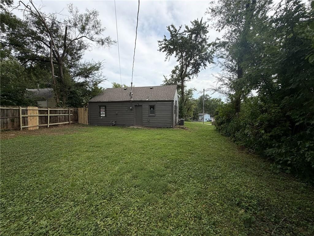 4770 Woodend Avenue — photo 16