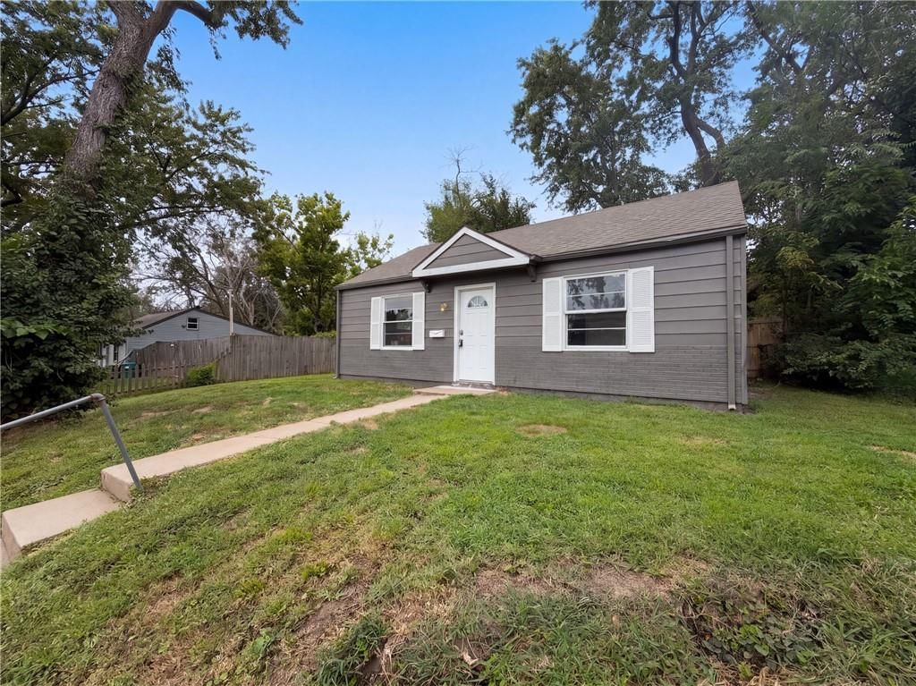 4770 Woodend Avenue — photo 18