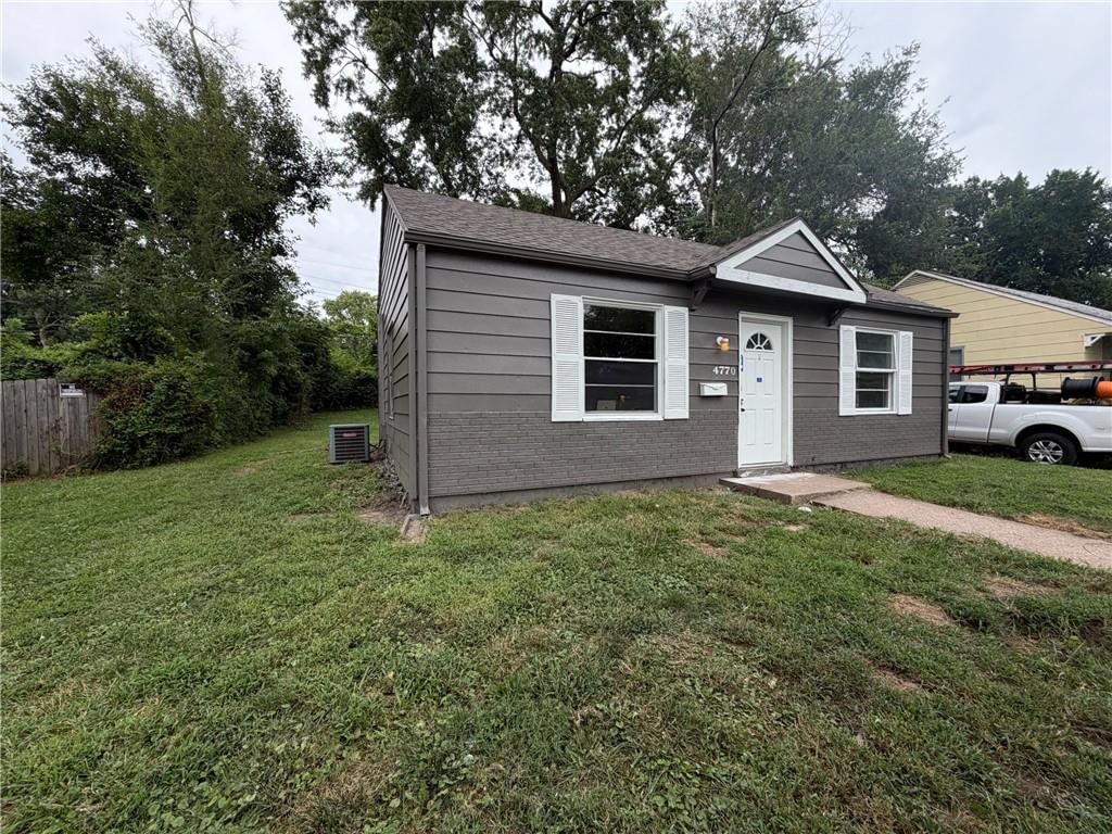 4770 Woodend Avenue — photo 19