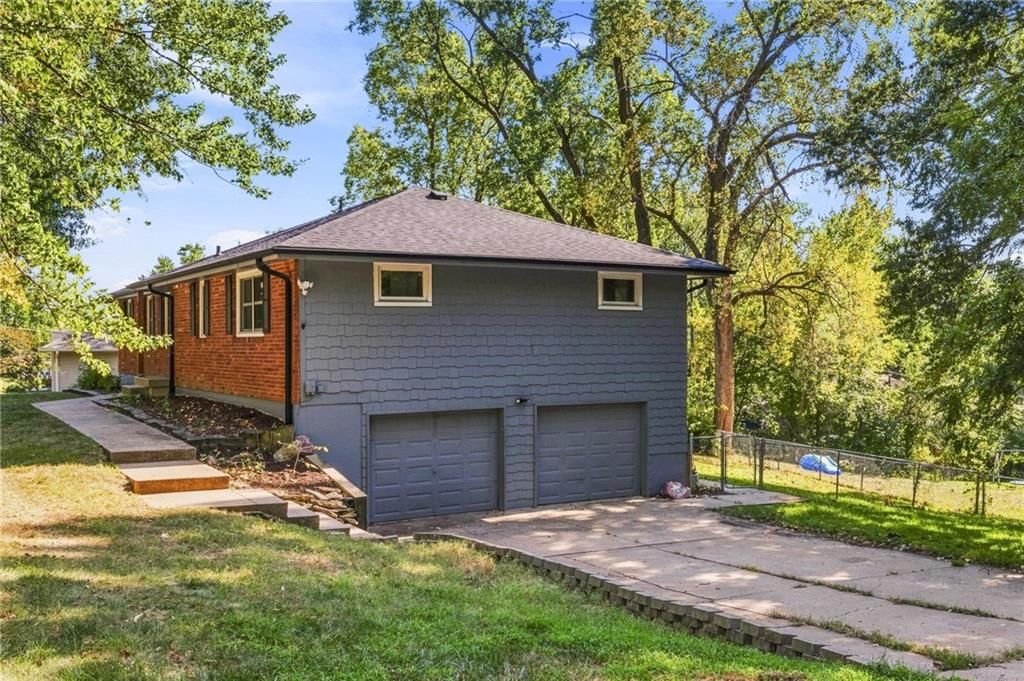6830 NW Cross Road — photo 2