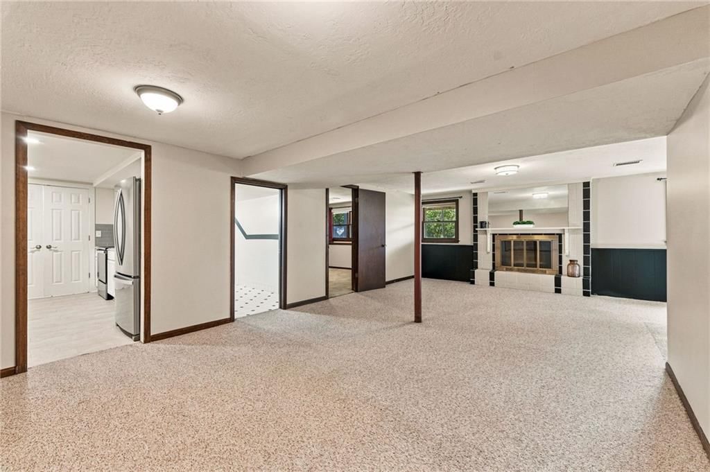6830 NW Cross Road — photo 32