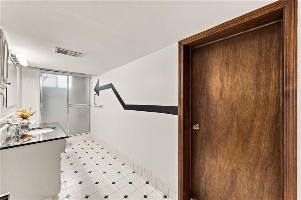 6830 NW Cross Road — photo 35