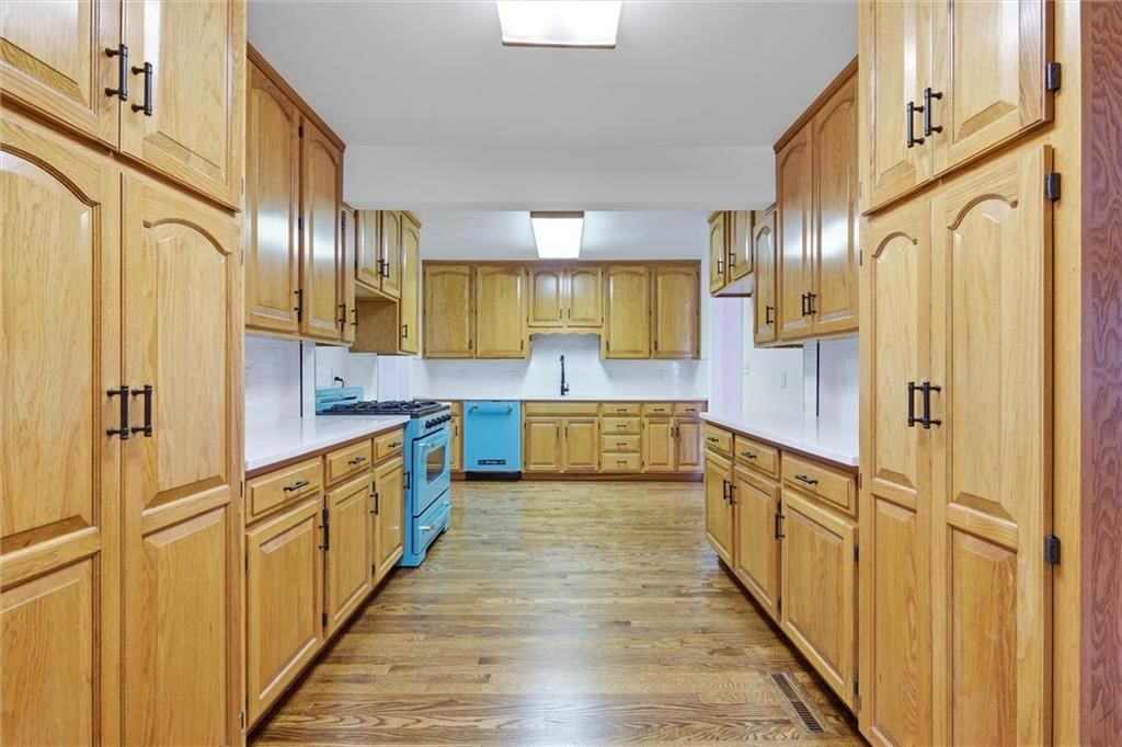 Photo 9 of 30 - 1208 W 33rd Street, Independence, MO 64055