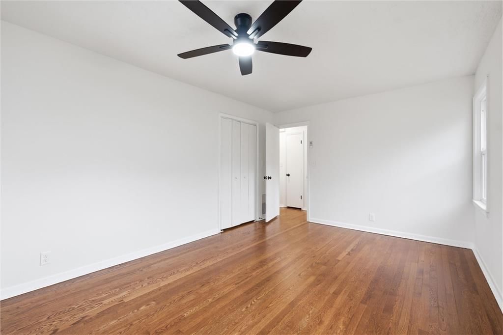 Photo 15 of 30 - 1208 W 33rd Street, Independence, MO 64055