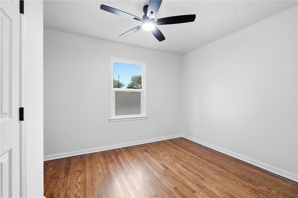 Photo 16 of 30 - 1208 W 33rd Street, Independence, MO 64055
