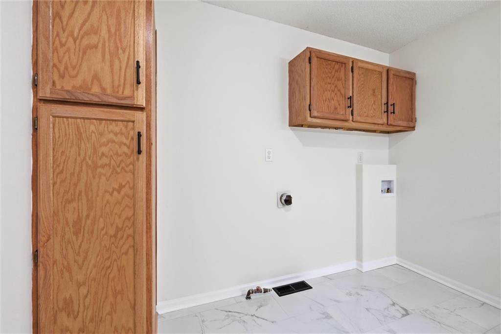 Photo 19 of 30 - 1208 W 33rd Street, Independence, MO 64055