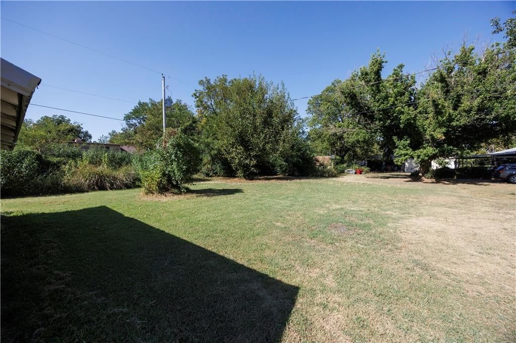 923 E 7th Street — photo 24