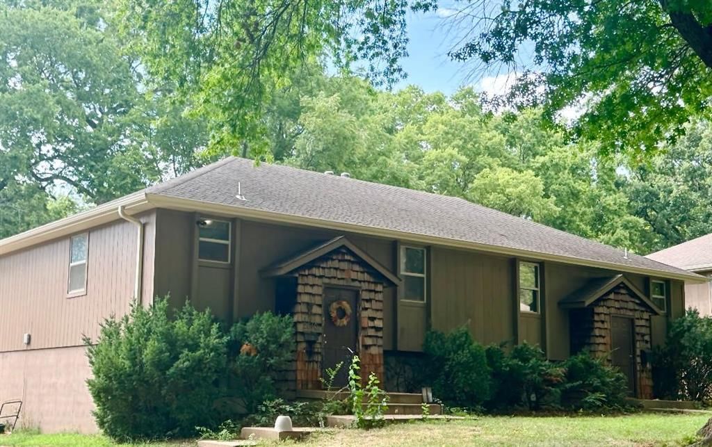 Photo 5 of 19 - 11426 & 11428 E 27th Street S, Independence, MO 64052