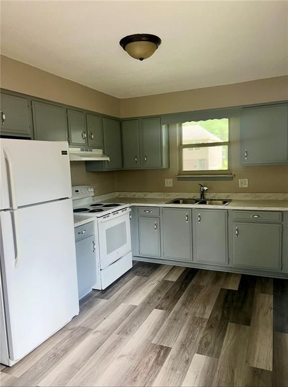Photo 7 of 19, 11426 & 11428 E 27th Street S, Independence, MO 64052