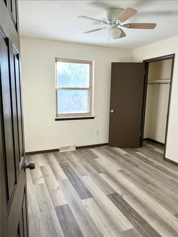 Photo 8 of 19 - 11426 & 11428 E 27th Street S, Independence, MO 64052