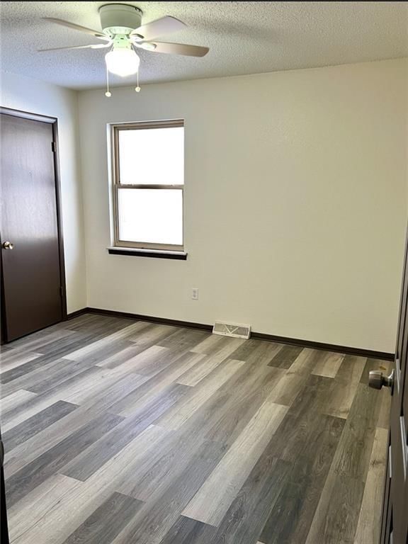 Photo 10 of 19 - 11426 & 11428 E 27th Street S, Independence, MO 64052