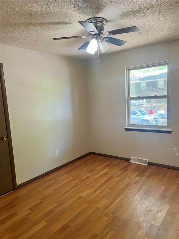 Photo 14 of 19 - 11426 & 11428 E 27th Street S, Independence, MO 64052