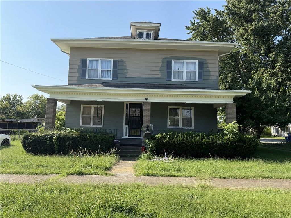 212 W Johnson Street — photo 1