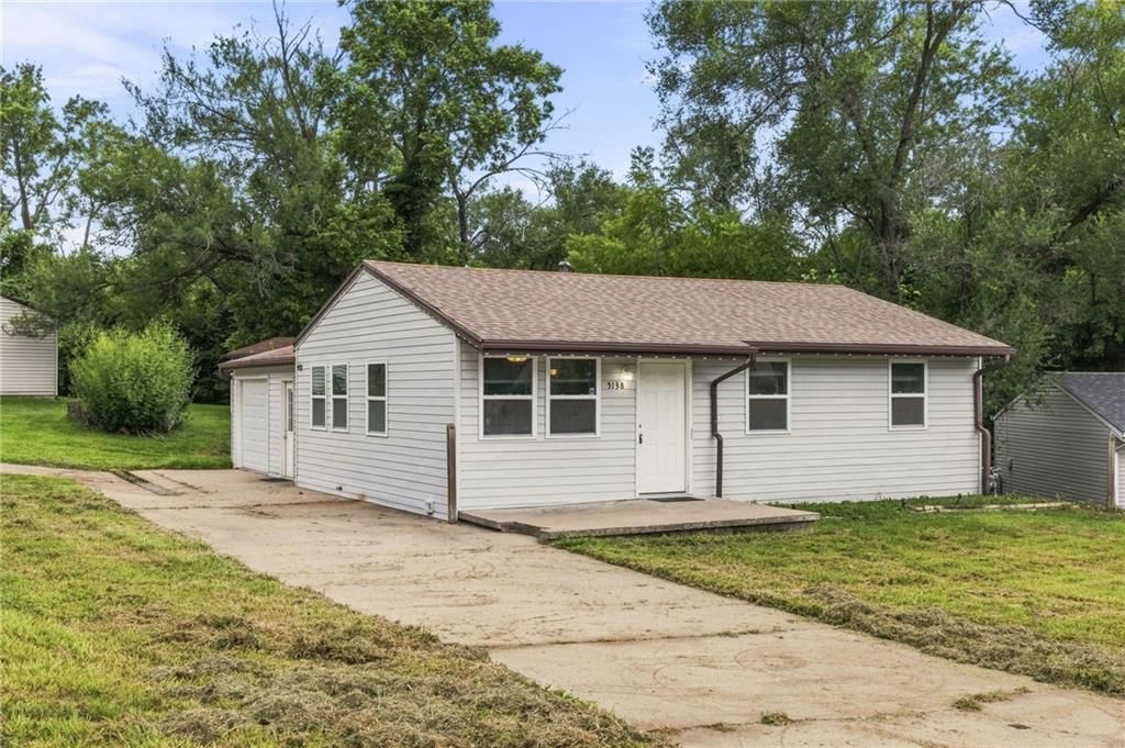 5138 N CORRINGTON Avenue — photo 2