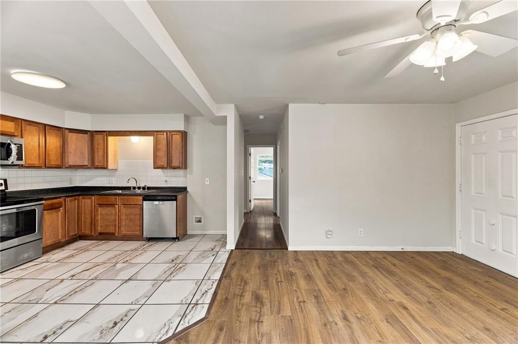 5138 N CORRINGTON Avenue — photo 9