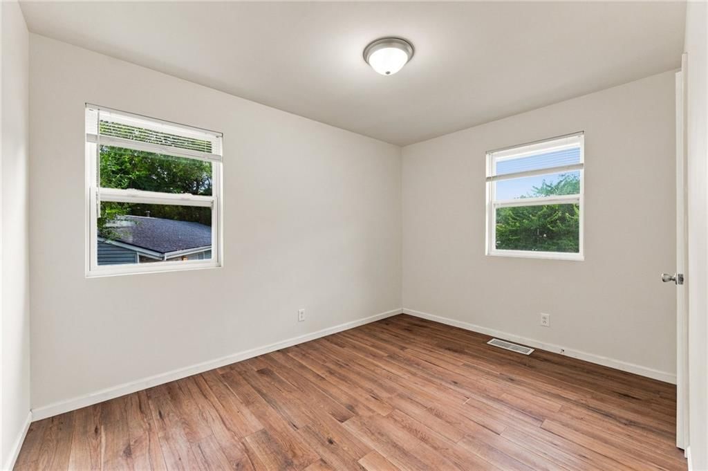 5138 N CORRINGTON Avenue — photo 17