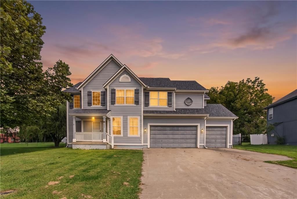 1003 Colonial Drive, Pleasant Hill, MO: listing photo 2