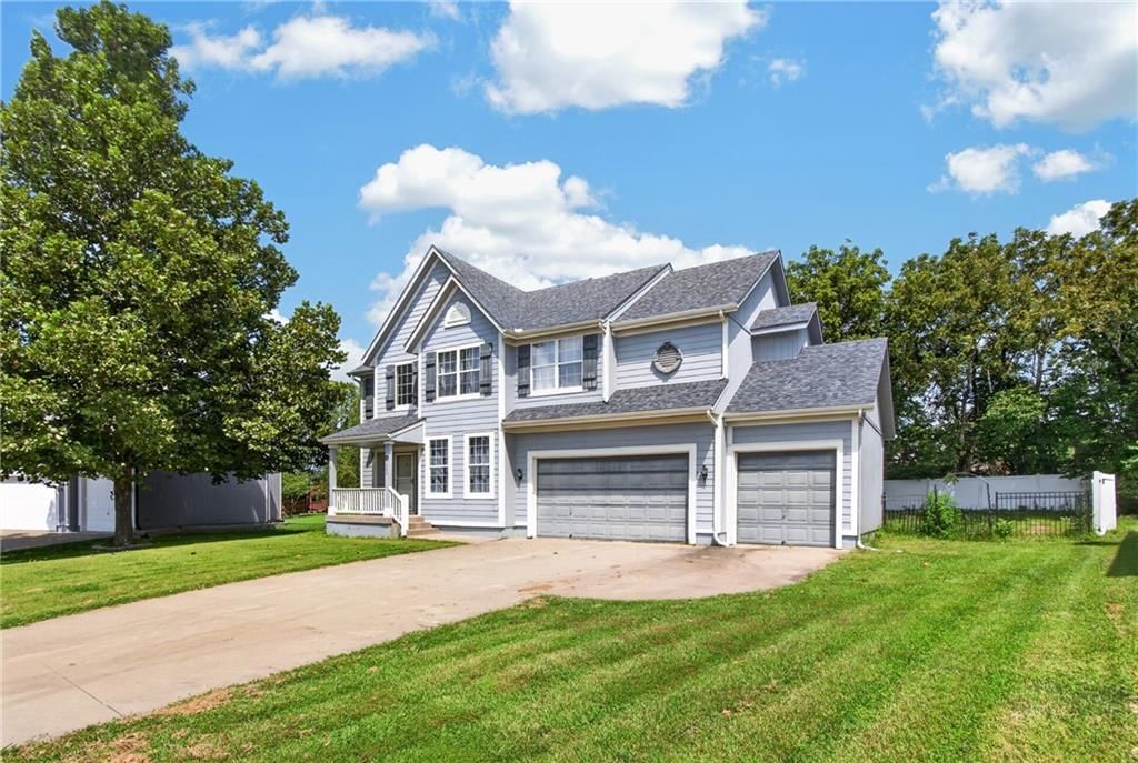 1003 Colonial Drive, Pleasant Hill, MO: listing photo 3