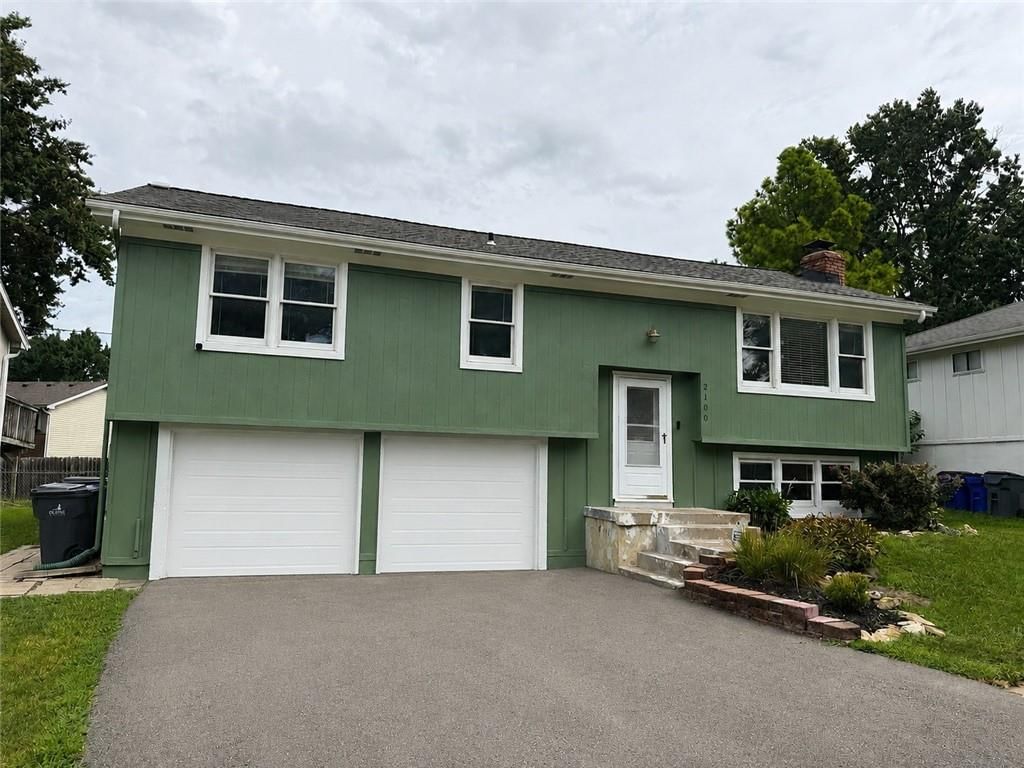 2100 E Taylor Drive — photo 1