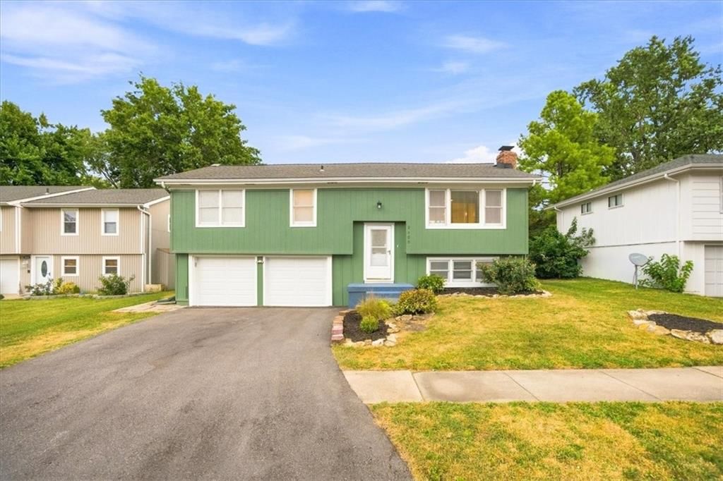 2100 E Taylor Drive — photo 2