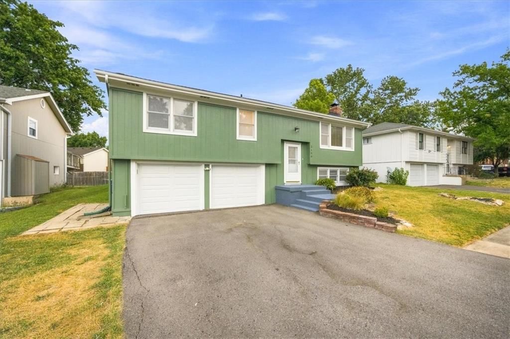 2100 E Taylor Drive — photo 3