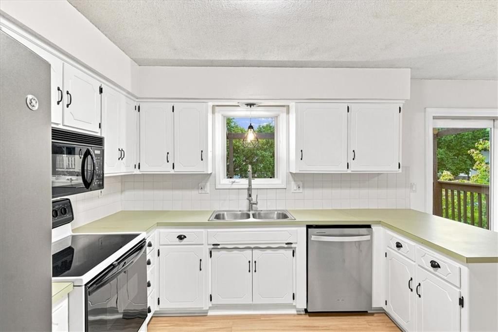 2100 E Taylor Drive — photo 11