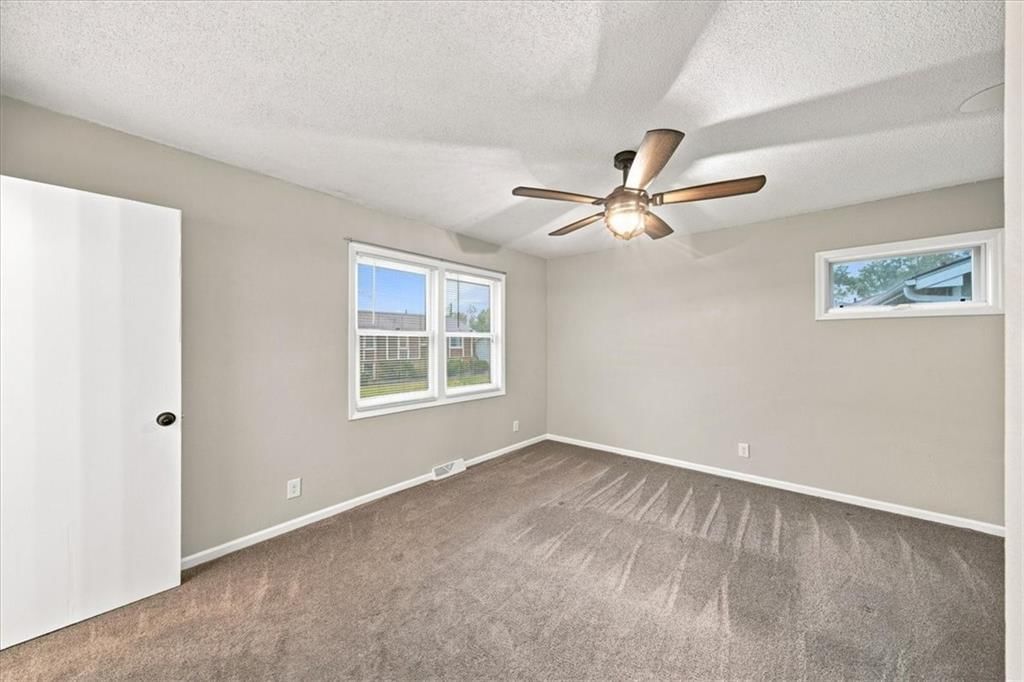 2100 E Taylor Drive — photo 16
