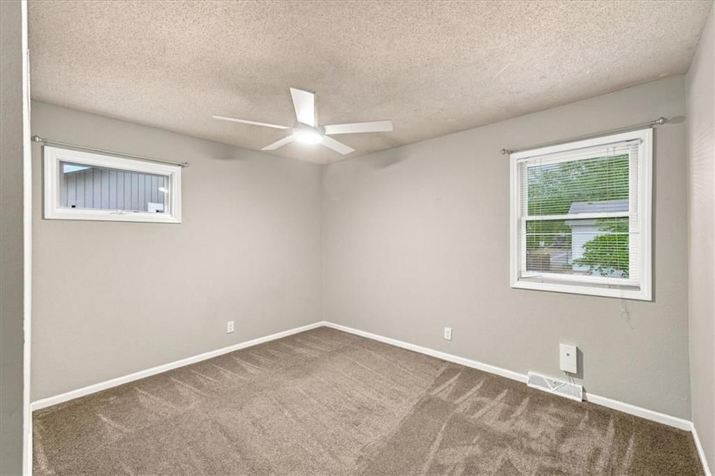 2100 E Taylor Drive — photo 20