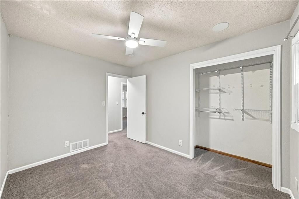 2100 E Taylor Drive — photo 23